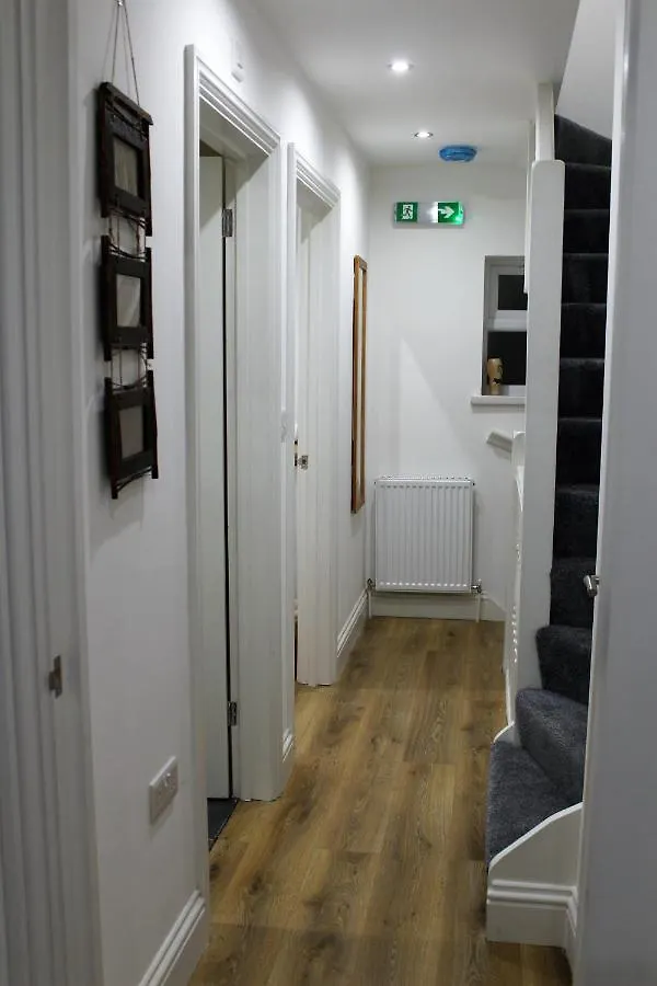 Modern 2 Bedroom Apartment In The Heart Of Greenwich Londra