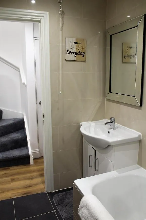 Modern 2 Bedroom Apartment In The Heart Of Greenwich London
